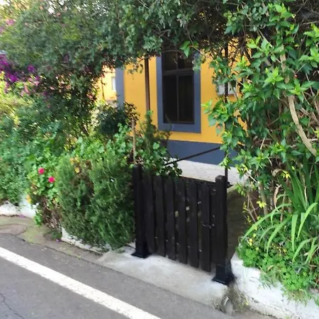 Charming House In With Garden Tatil Evi *